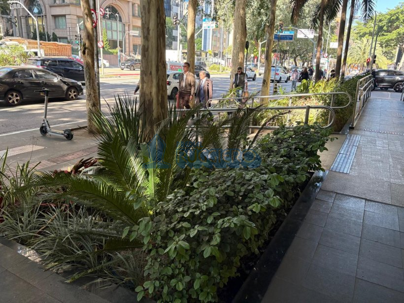 Loja de esquina para locação em um dos endereços corporativos mais valorizados de São Paulo