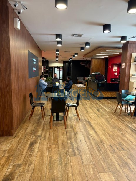 Loja de esquina para locação em um dos endereços corporativos mais valorizados de São Paulo