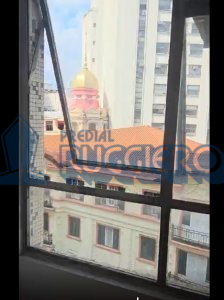 Sala comercial ampla, com linda vista, ensolarada.